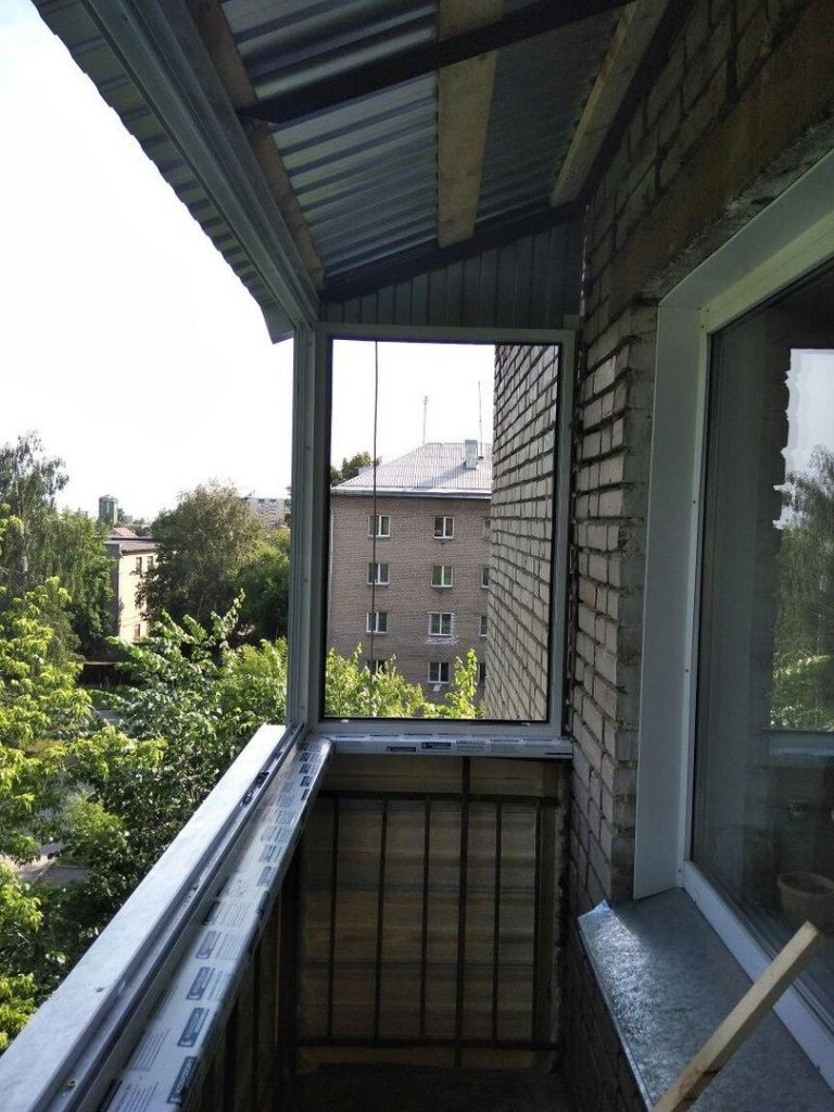 остекление балкона с крышей